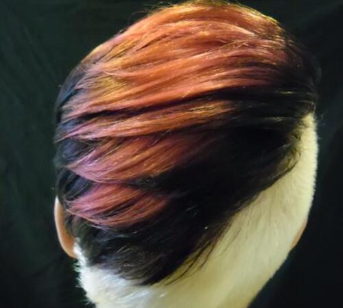 Trendbewusste Frisur mit Colorierung